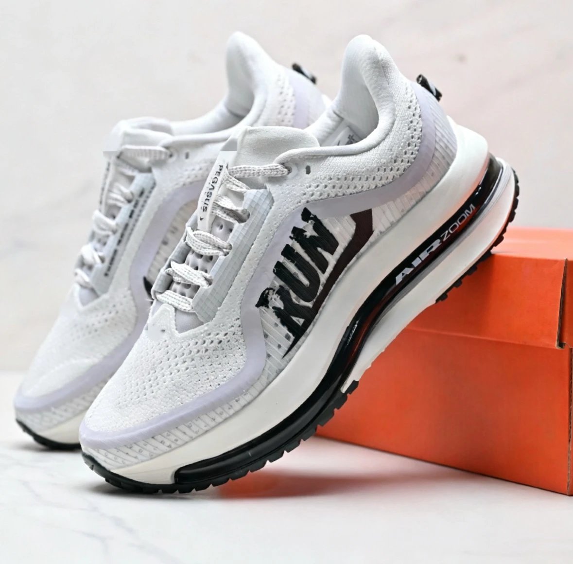 Nike Sneakers Mesh running with visible air-cushioned sole — 9