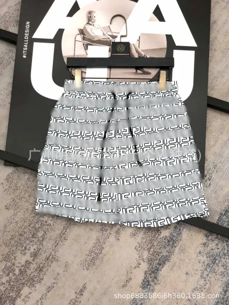 Gucci GG Monogram Pleated Shorts White/Gray Print Shorts - 9