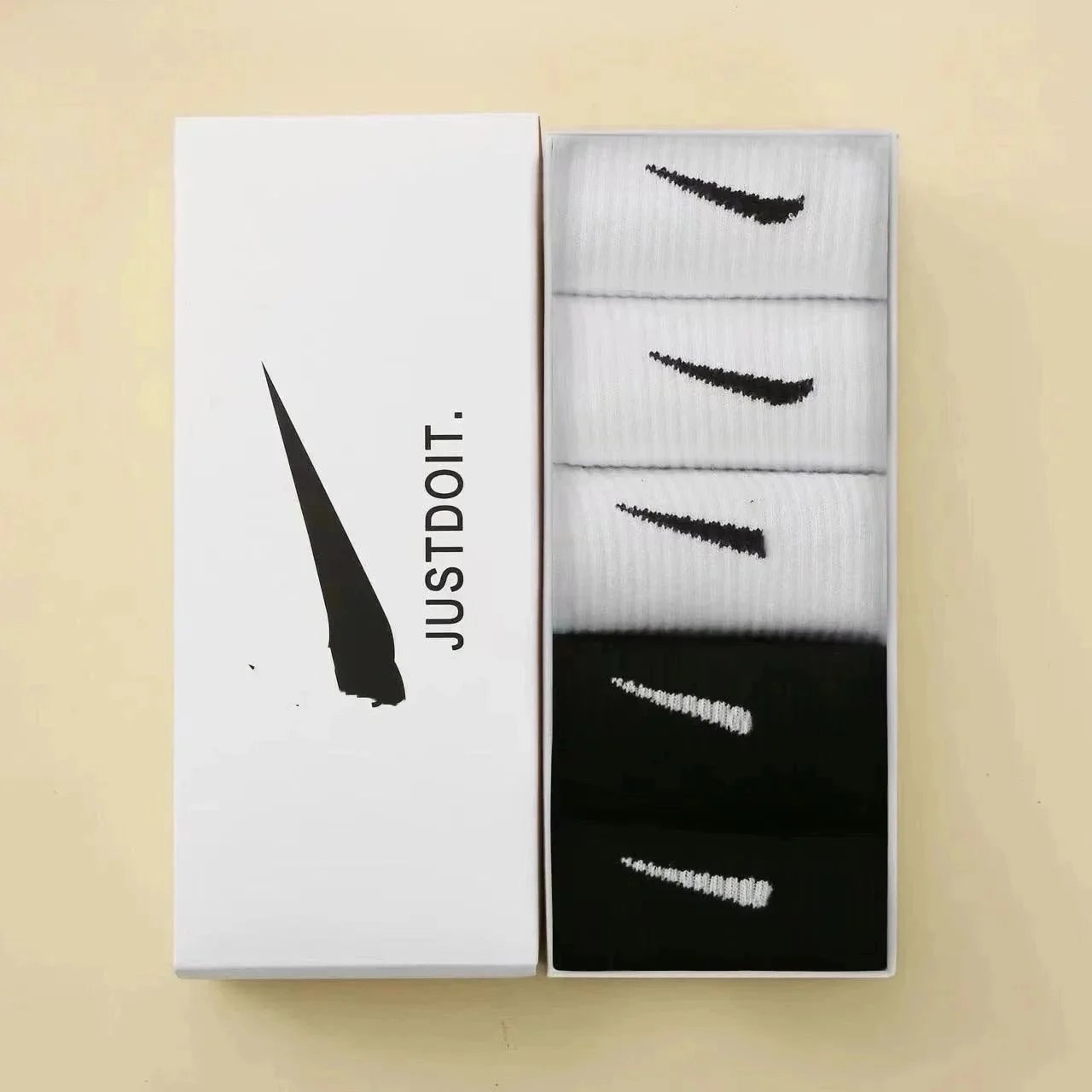 涤棉盒装三白二黑