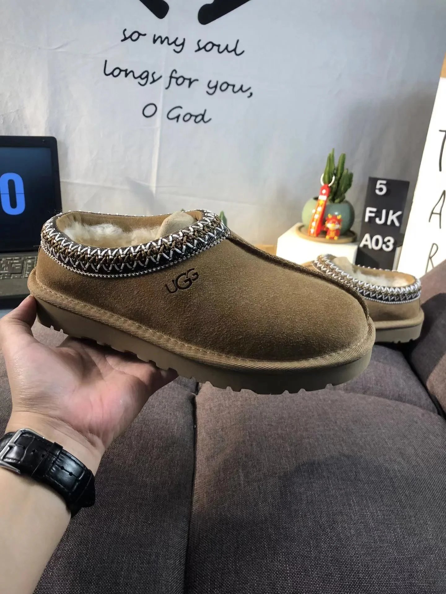 U家羊皮加绒半拖鞋