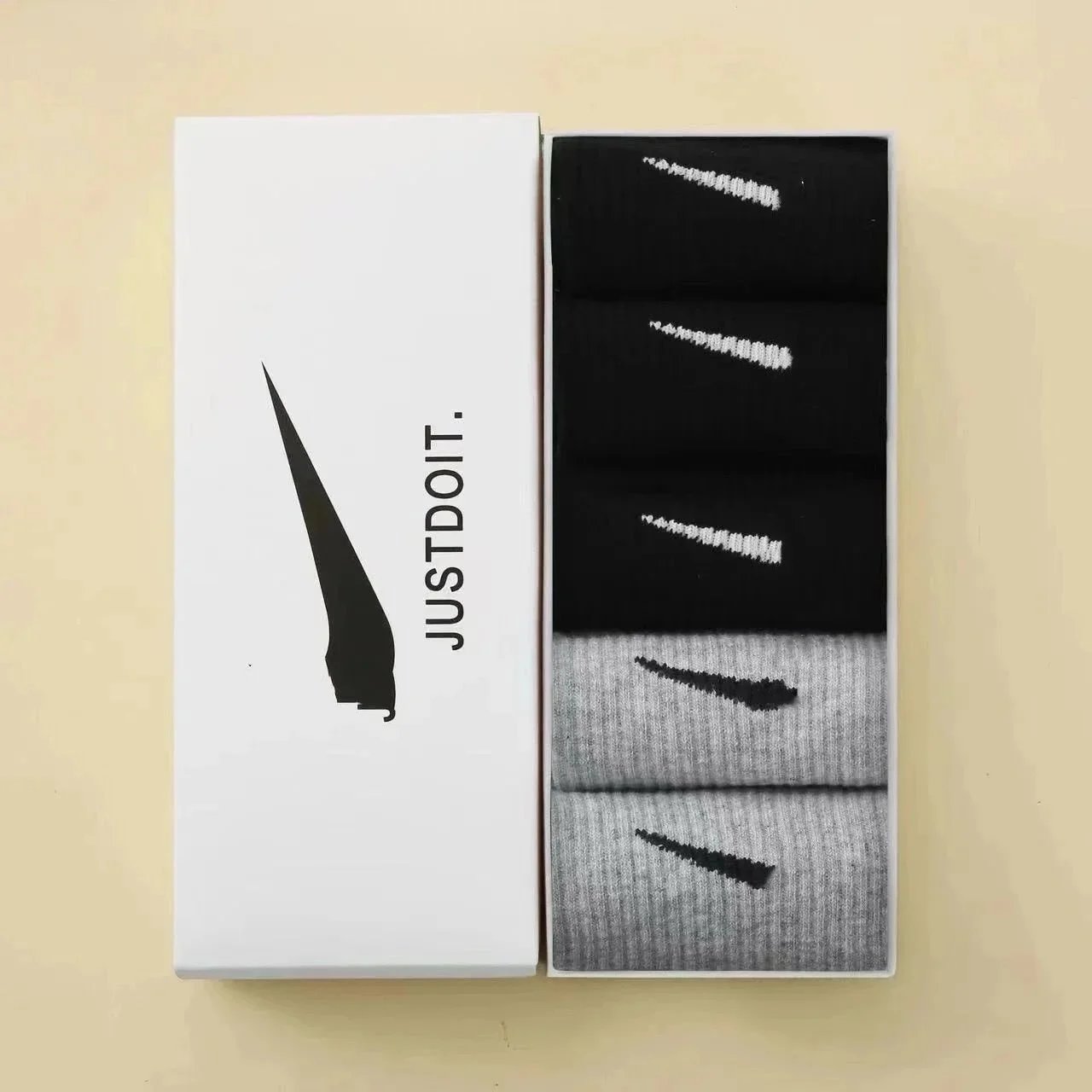 涤棉盒装三黑二灰