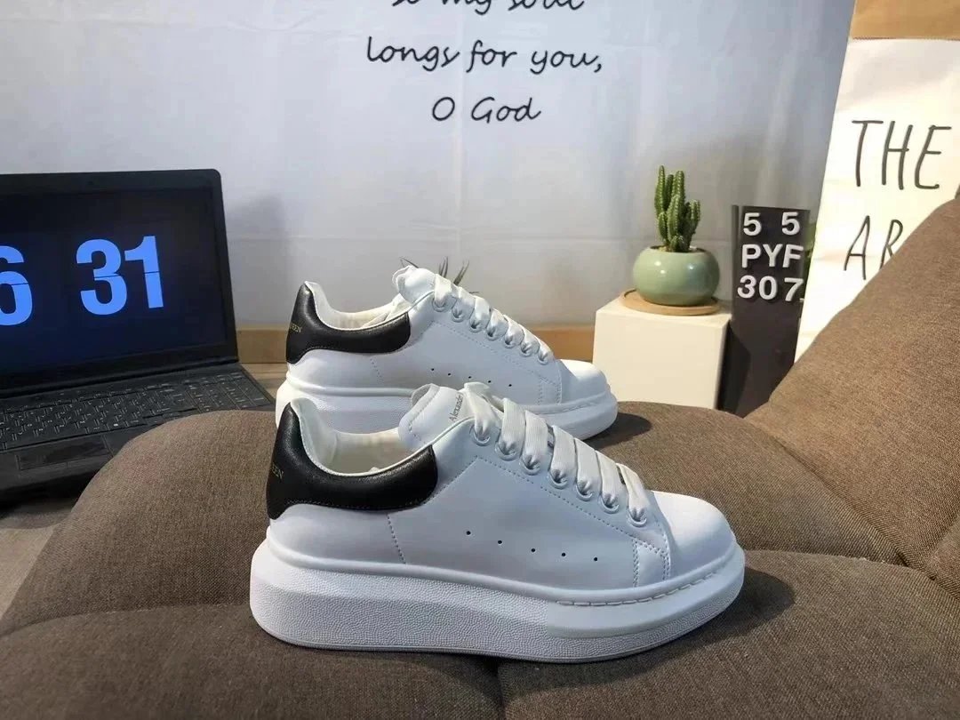 经典款：白黑尾