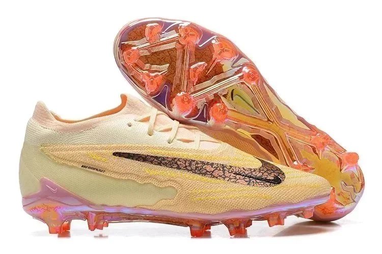 Nike Phantom football boots product photo 2