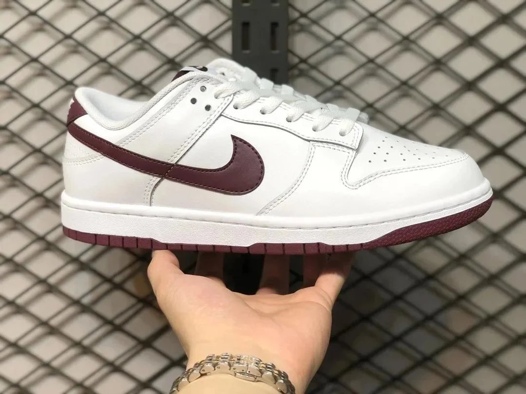 Nike Dunk Low Sneakers product photo 2