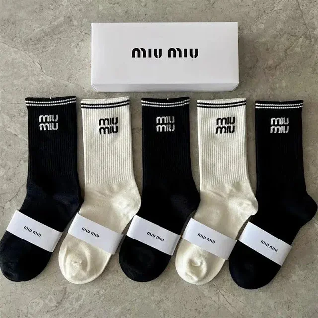 Miu Socks Ribbed logo crew product detail image 3