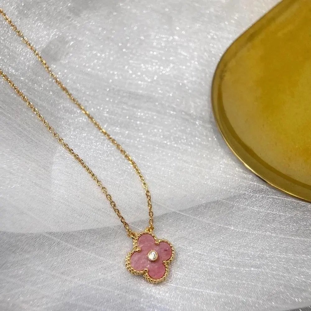 Unbranded Jewelry Four-Leaf Clover Pendant Necklace — Style 21