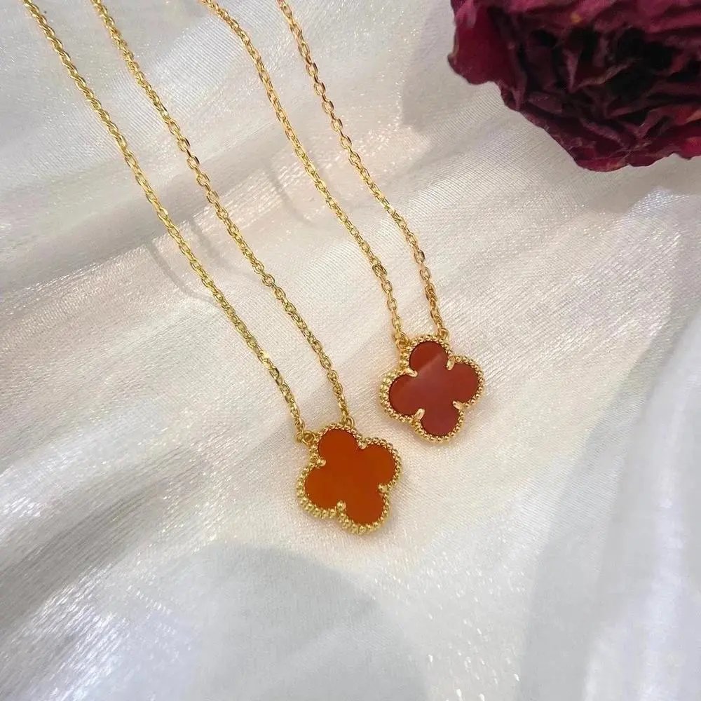 Unbranded Jewelry Four-Leaf Clover Pendant Necklace — Style 2