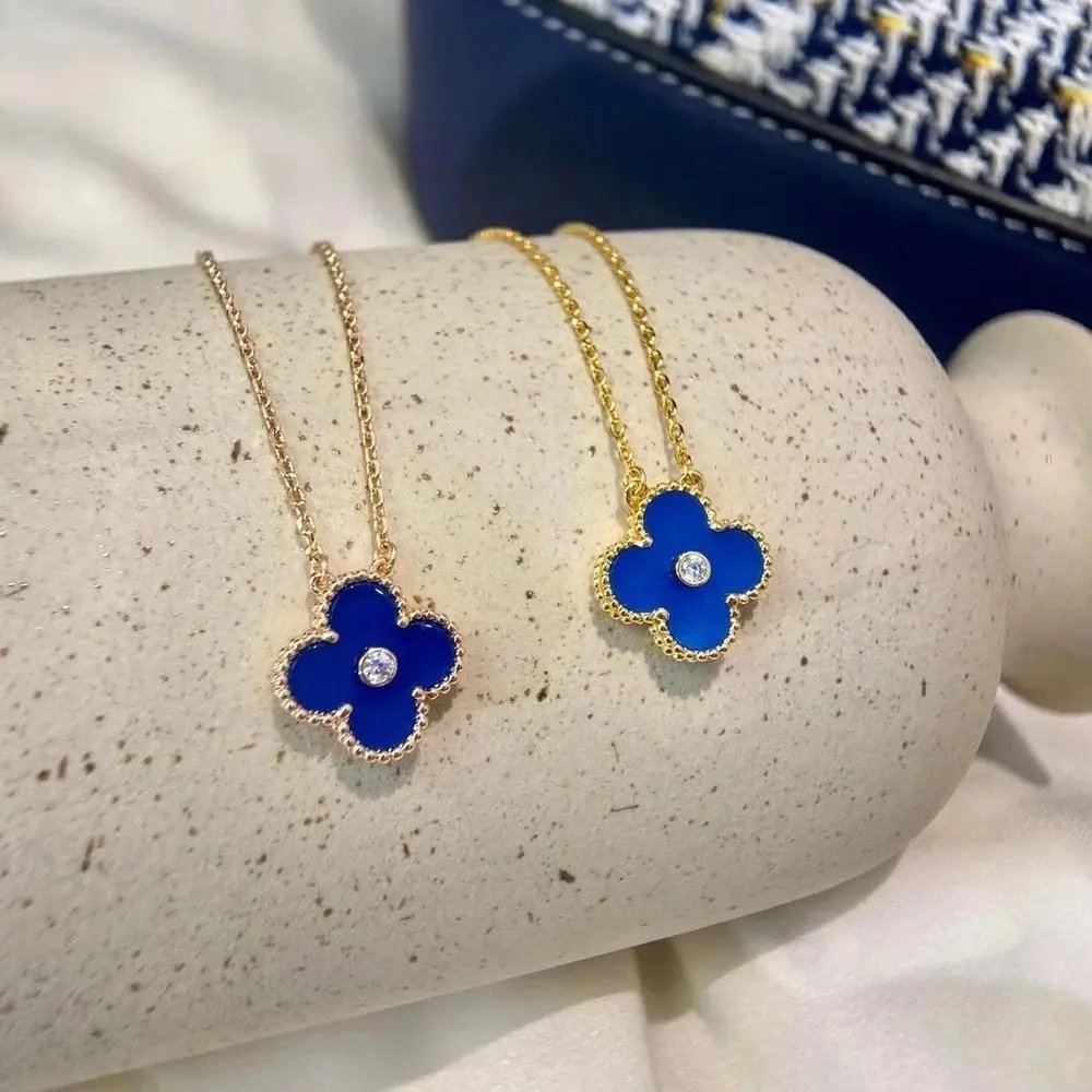 Unbranded Jewelry Four-Leaf Clover Pendant Necklace — Style 34