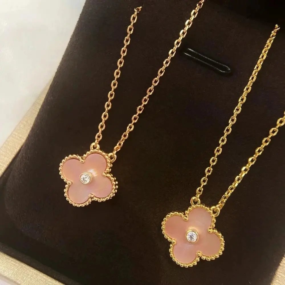 Unbranded Jewelry Four-Leaf Clover Pendant Necklace — Style 30
