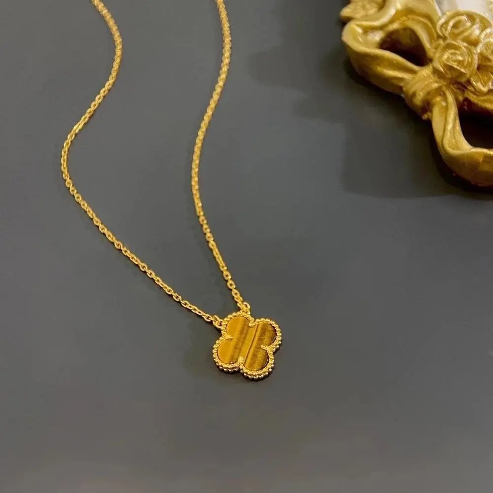 Unbranded Jewelry Four-Leaf Clover Pendant Necklace — Style 16