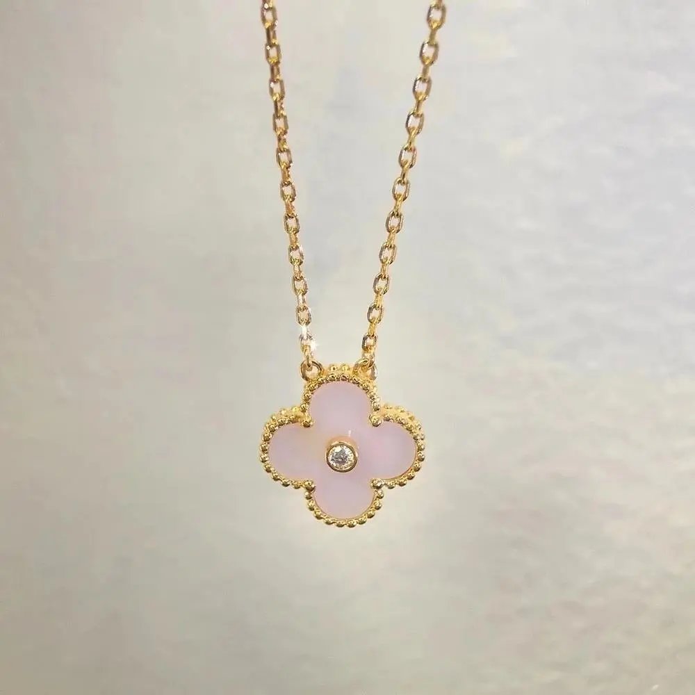 Unbranded Jewelry Four-Leaf Clover Pendant Necklace — Style 24