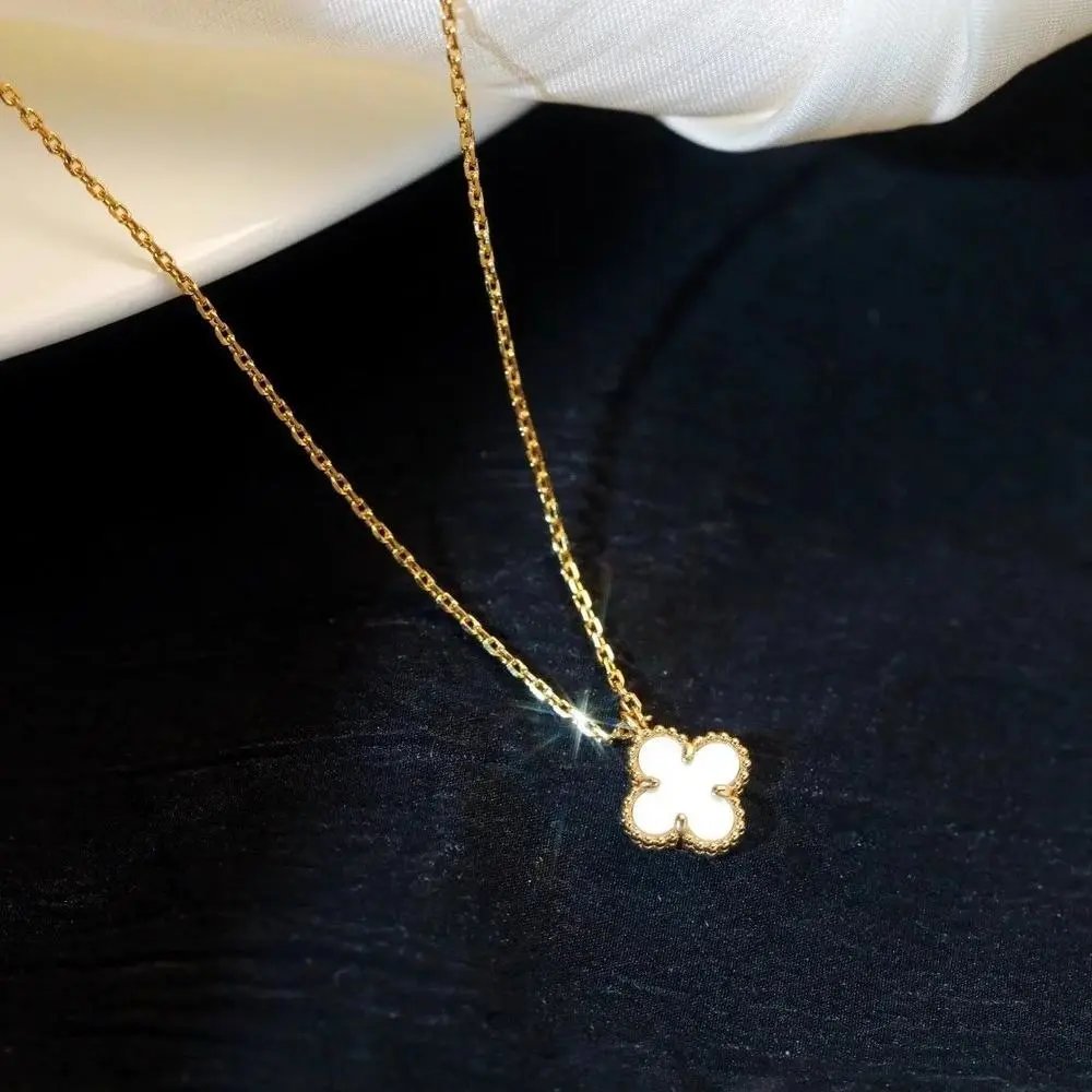 Unbranded Jewelry Four-Leaf Clover Pendant Necklace — Style 15
