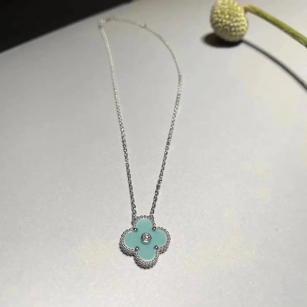Unbranded Jewelry Four-Leaf Clover Pendant Necklace — Style 19