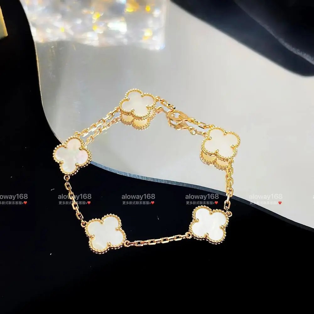Unbranded Jewelry Clover Motif Chain Bracelet — Style 5