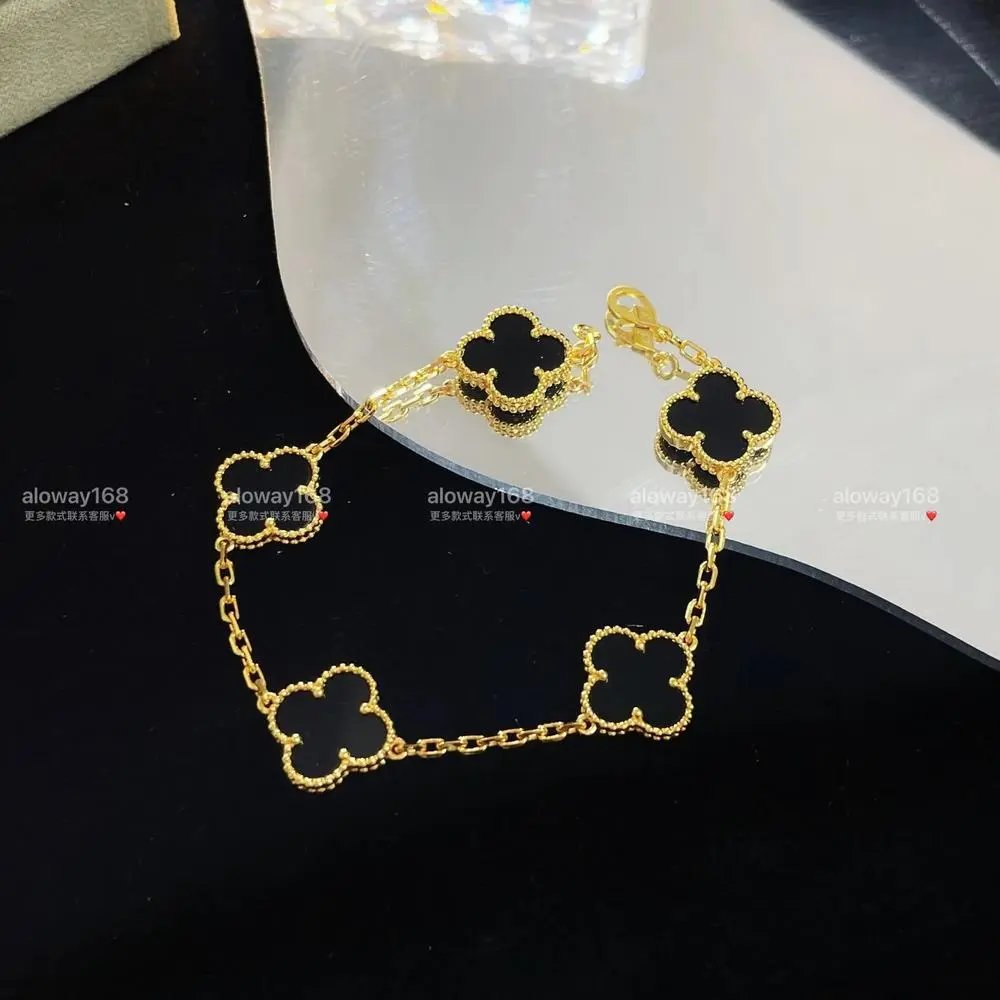 Unbranded Jewelry Clover Motif Chain Bracelet — Style 13