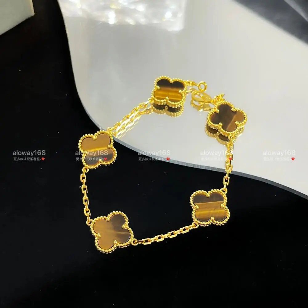 Unbranded Jewelry Clover Motif Chain Bracelet — Style 17