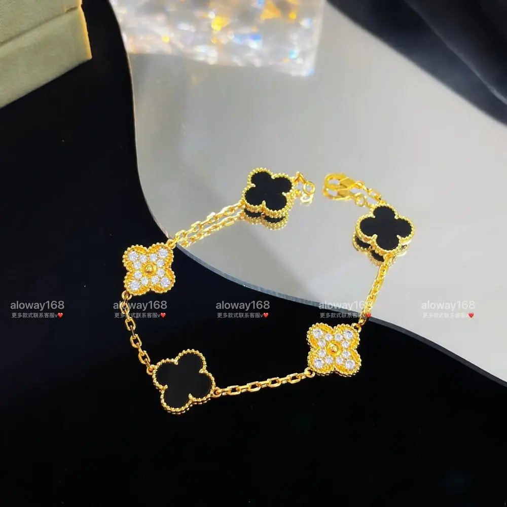 Unbranded Jewelry Clover Motif Chain Bracelet — Style 37