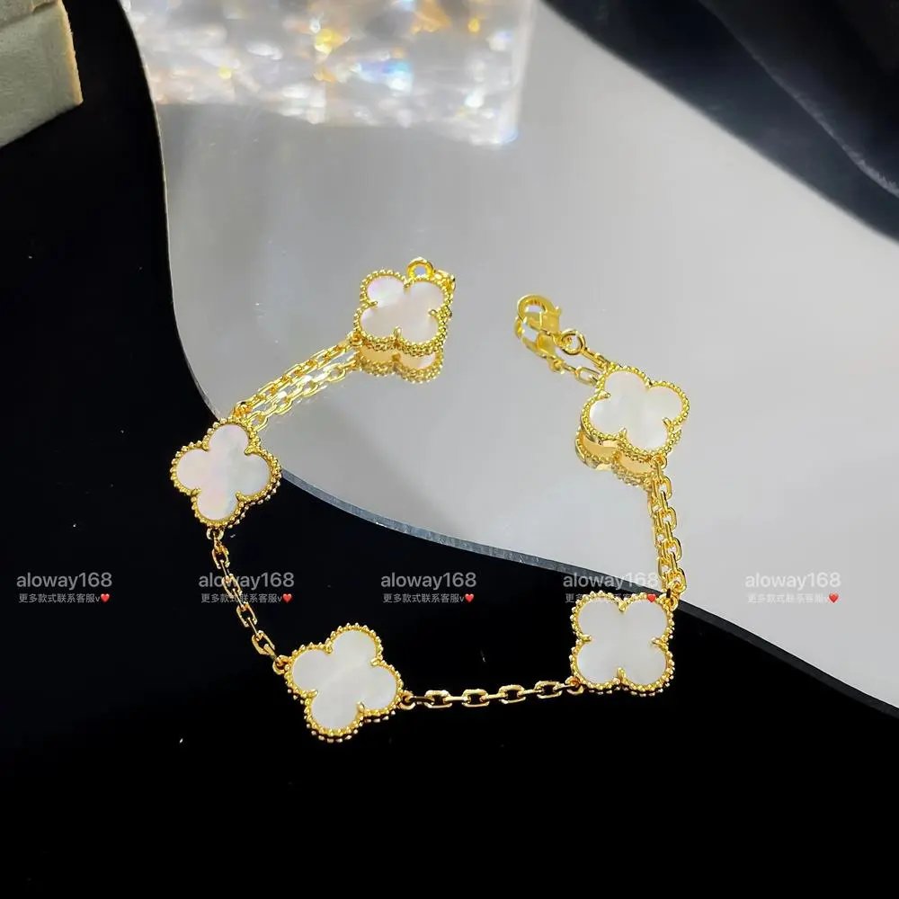 Unbranded Jewelry Clover Motif Chain Bracelet — Style 4