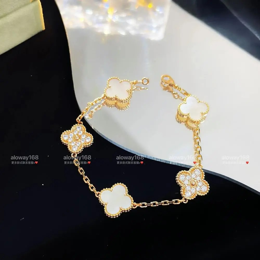 Unbranded Jewelry Clover Motif Chain Bracelet — Style 28