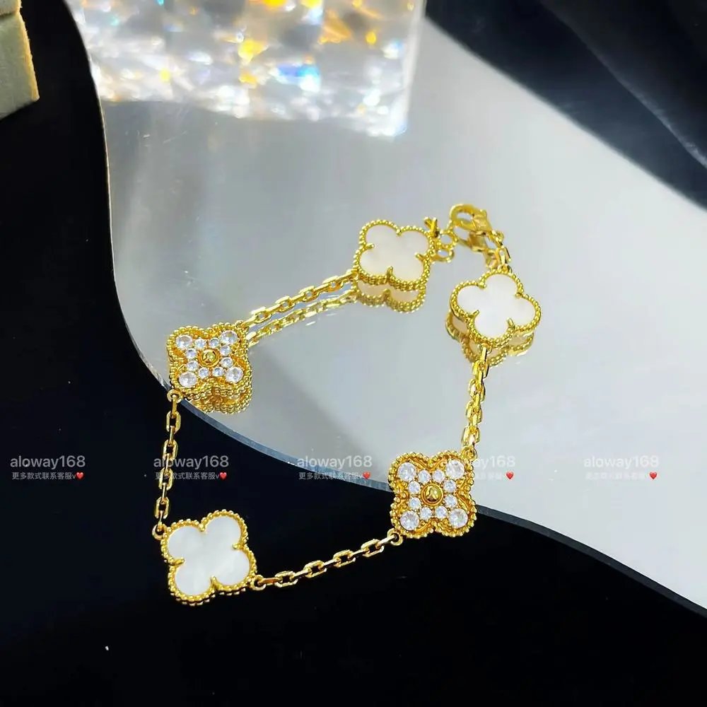 Unbranded Jewelry Clover Motif Chain Bracelet — Style 27