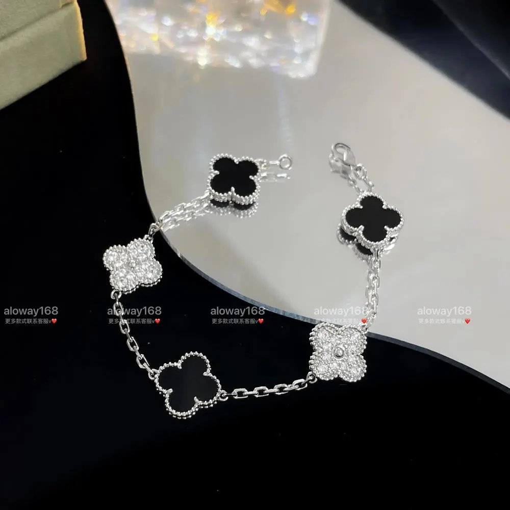 Unbranded Jewelry Clover Motif Chain Bracelet — Style 35