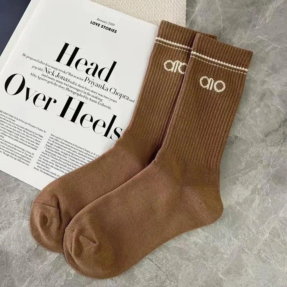 Alo Socks Ribbed crew with striped cuffs — Style 6