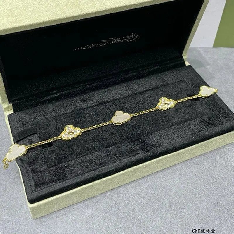 Unbranded Jewelry Clover Motif Chain Bracelet — Style 25