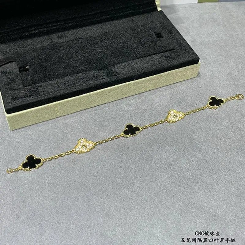 Unbranded Jewelry Clover Motif Chain Bracelet — Style 33