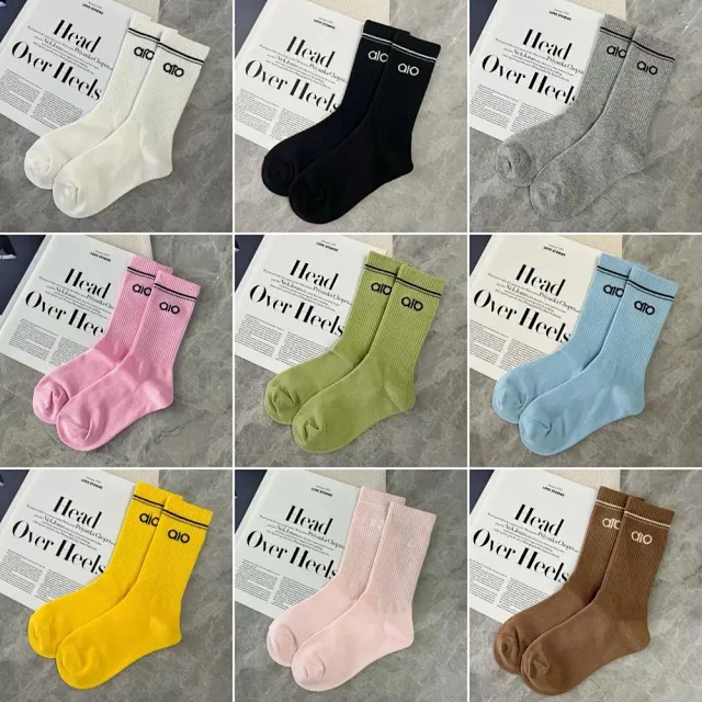 Alo Socks Ribbed crew with striped cuffs product detail image 1