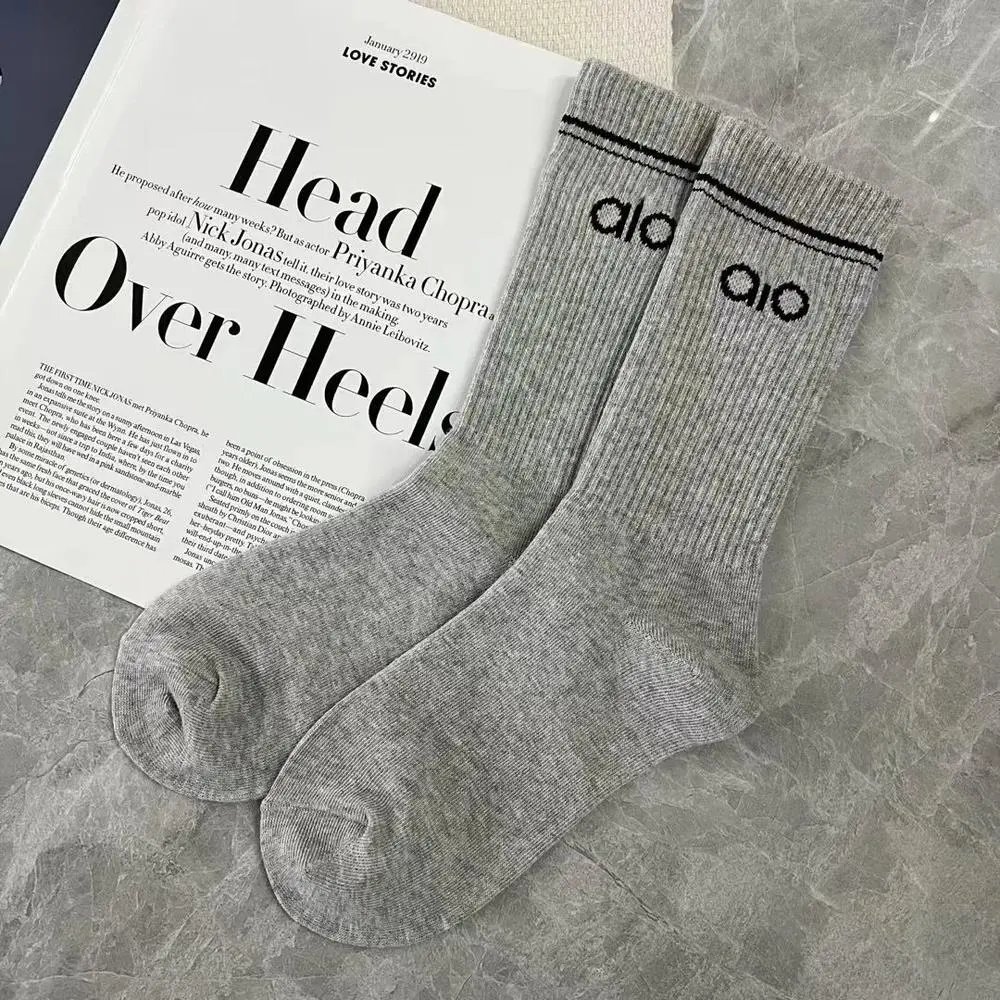 Alo Socks Ribbed crew with striped cuffs — Style 3