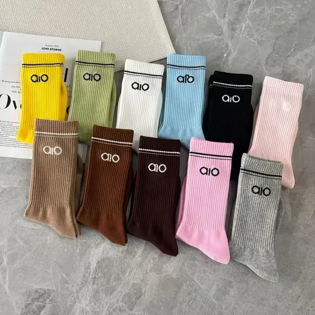 Alo Socks Ribbed crew with striped cuffs product detail image 5