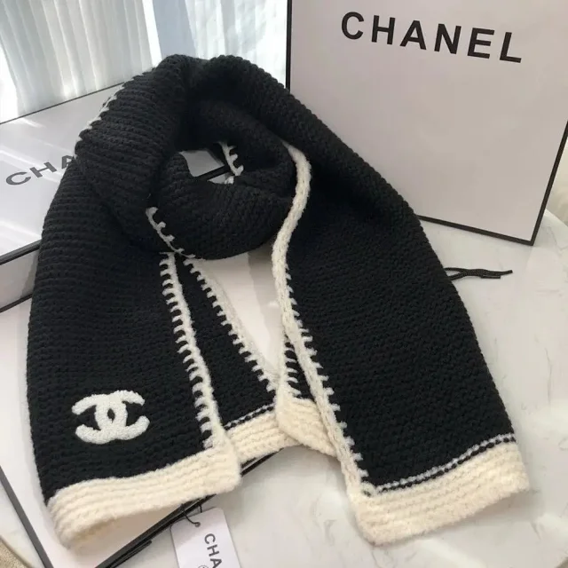 Chanel Scarves Knitted CC Logo Scarf product detail image 2