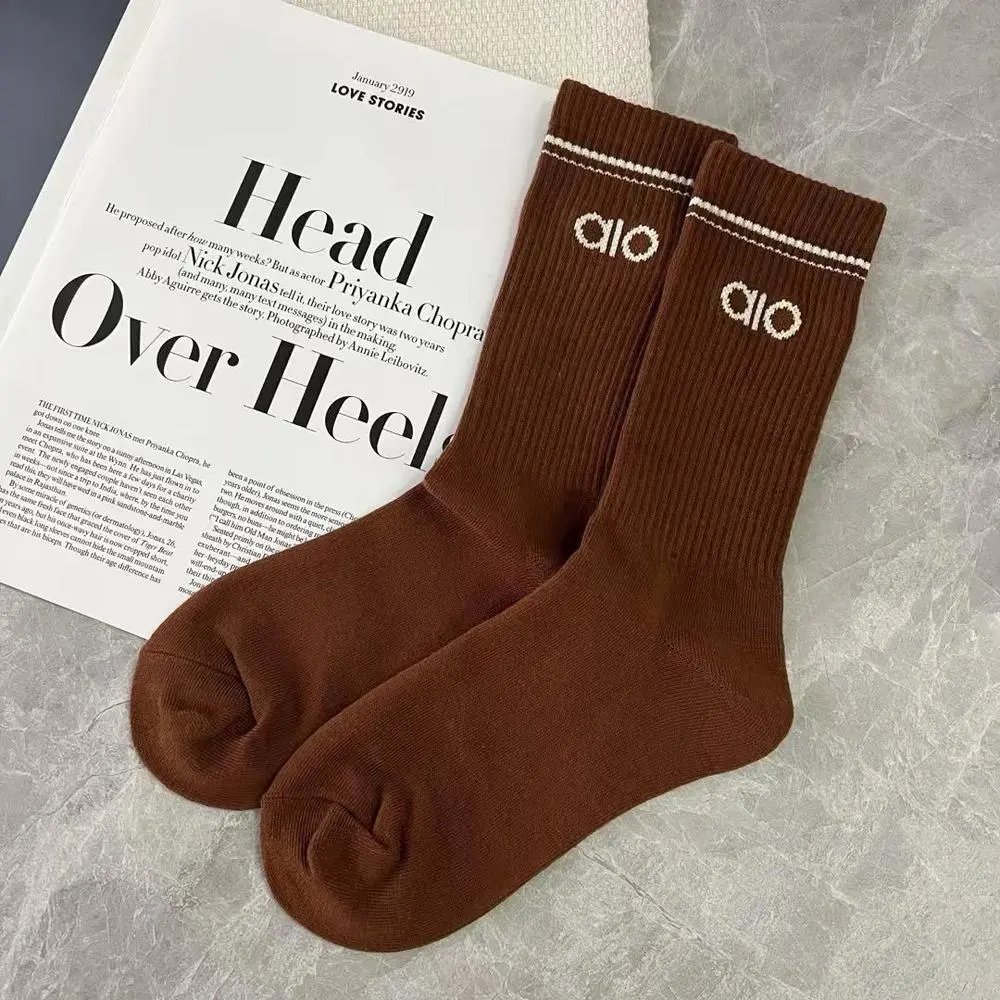 Alo Socks Ribbed crew with striped cuffs — Style 4