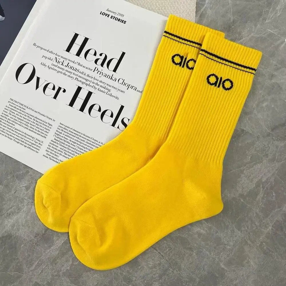 Alo Socks Ribbed crew with striped cuffs — Style 10