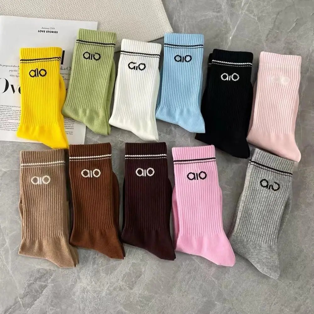 Alo Socks Ribbed crew with striped cuffs image 3