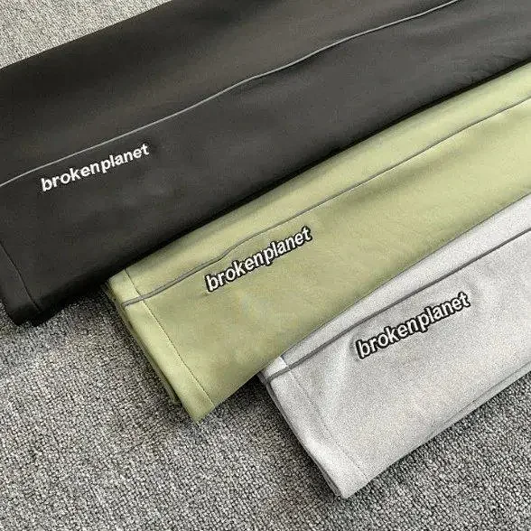 Broken Planet Market Tracksuits Zip-up track jacket and wide-leg trousers with contrast piping product detail image 9