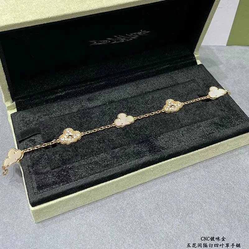 Unbranded Jewelry Clover Motif Chain Bracelet — Style 26