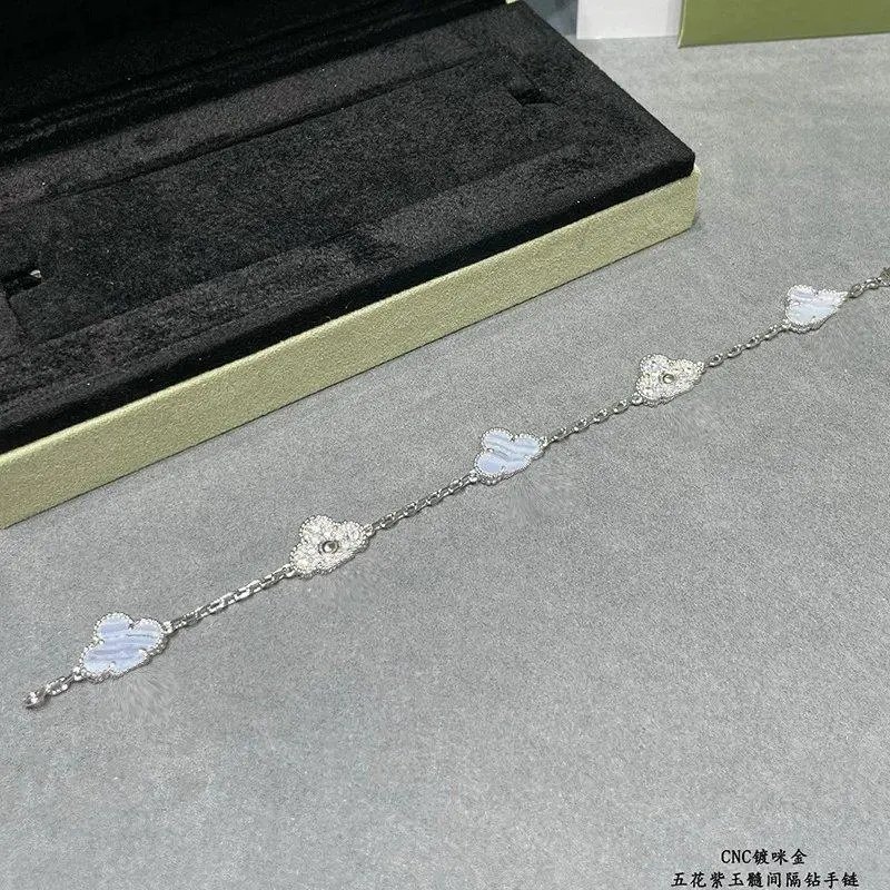 Unbranded Jewelry Clover Motif Chain Bracelet — Style 34