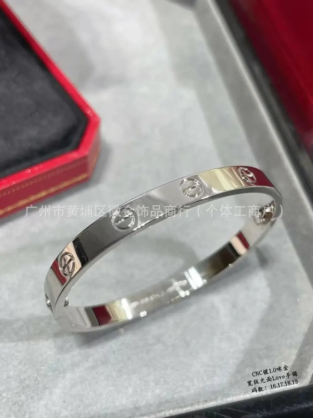 Unbranded Jewelry Screw-Motif Crystal Bangle Bracelet — Style 12