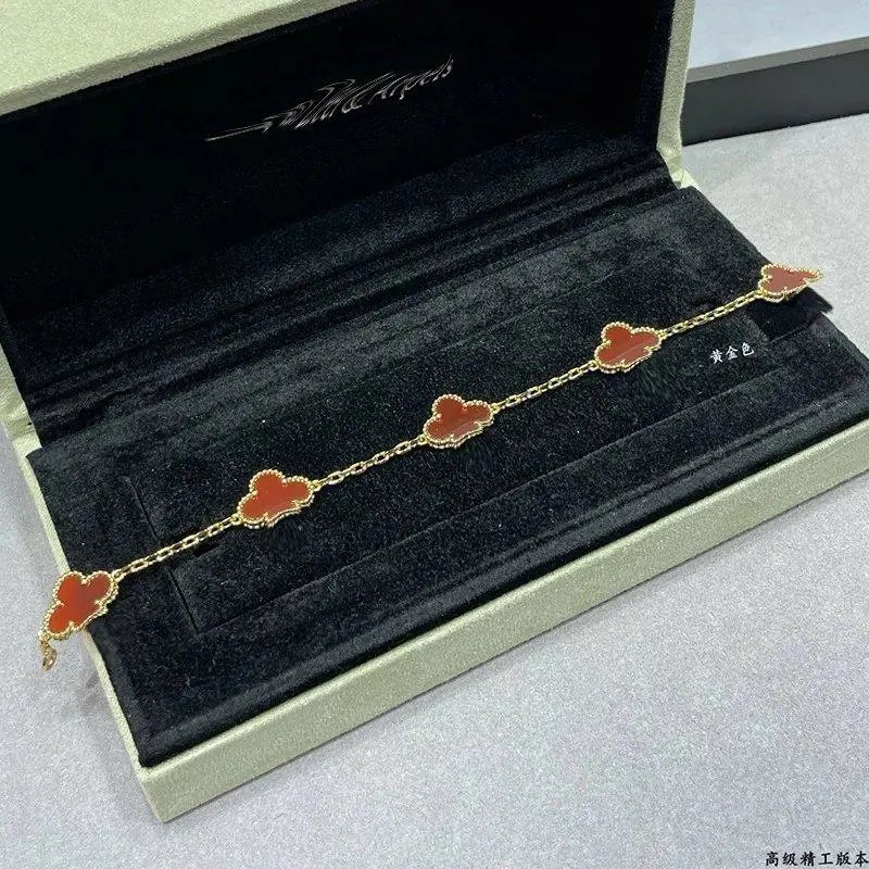 Unbranded Jewelry Clover Motif Chain Bracelet — Style 6