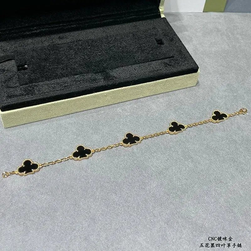 Unbranded Jewelry Clover Motif Chain Bracelet — Style 14