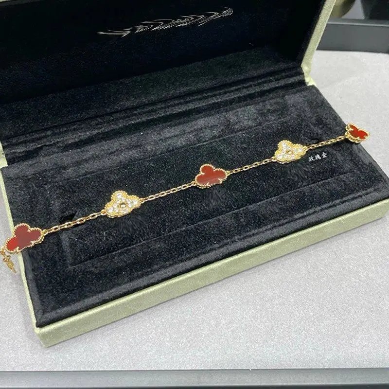 Unbranded Jewelry Clover Motif Chain Bracelet — Style 27