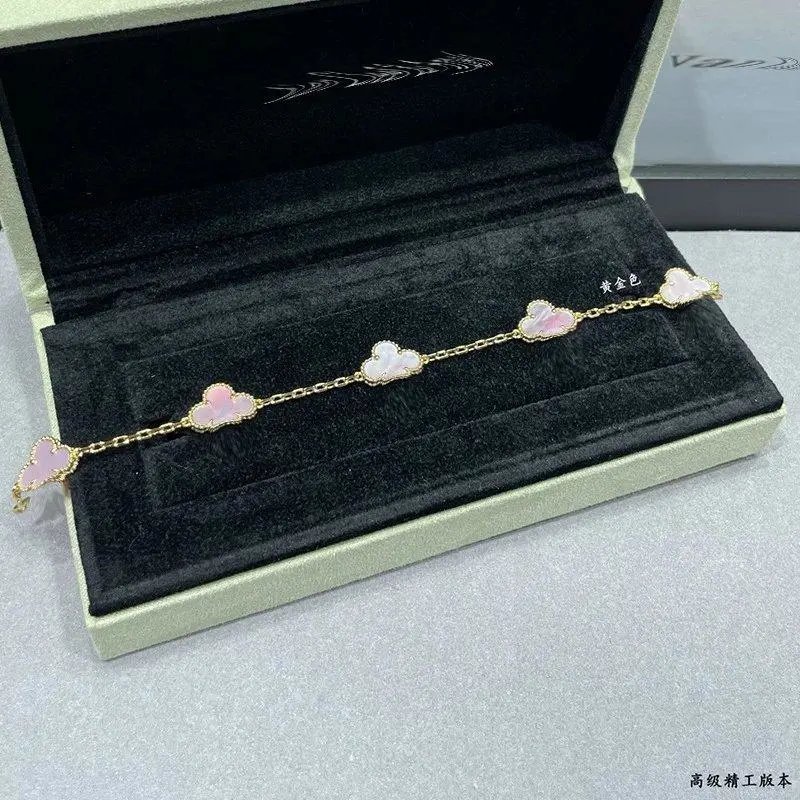 Unbranded Jewelry Clover Motif Chain Bracelet — Style 15