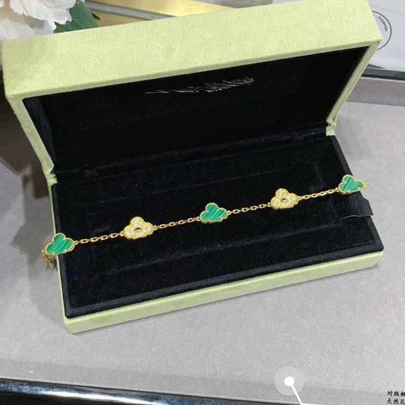 Unbranded Jewelry Clover Motif Chain Bracelet — Style 31