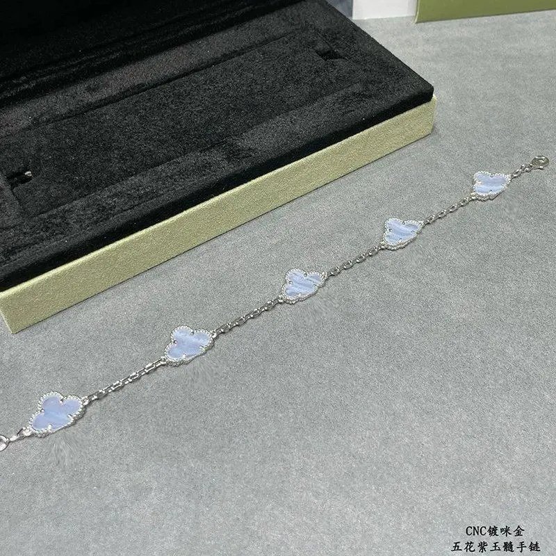 Unbranded Jewelry Clover Motif Chain Bracelet — Style 21