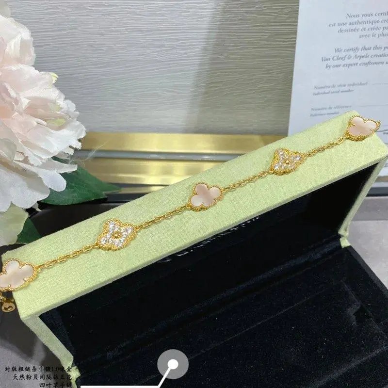 Unbranded Jewelry Clover Motif Chain Bracelet — Style 29