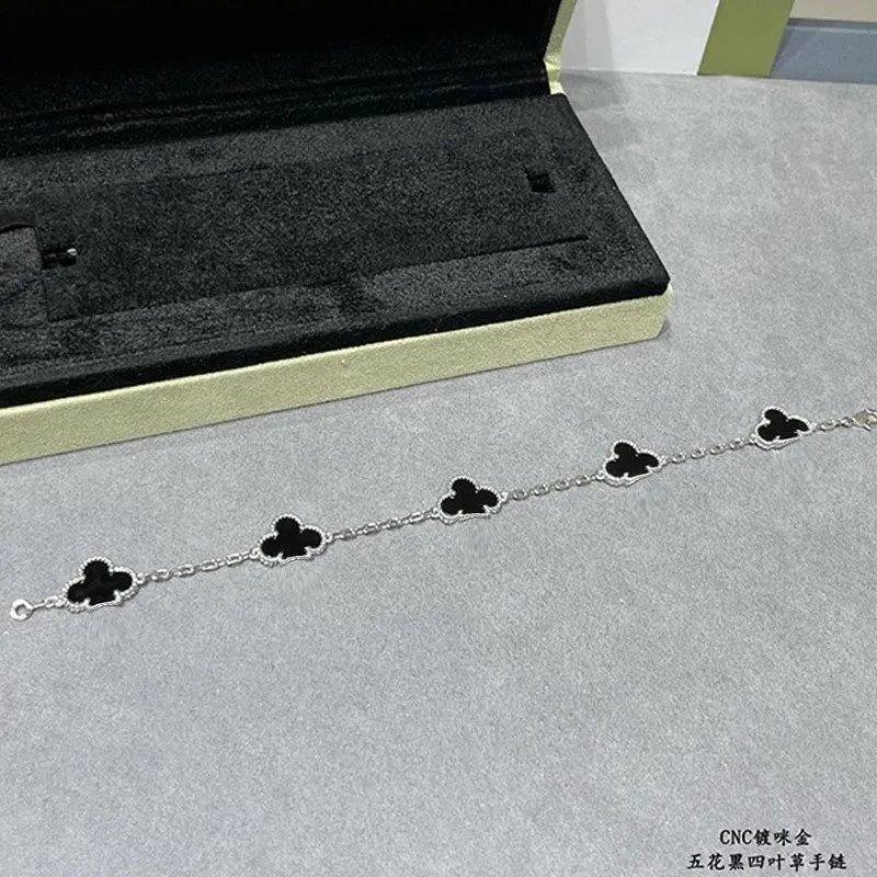 Unbranded Jewelry Clover Motif Chain Bracelet — Style 12