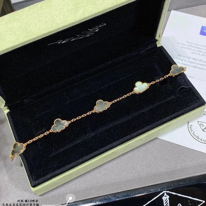 Unbranded Jewelry Clover Motif Chain Bracelet — Style 24