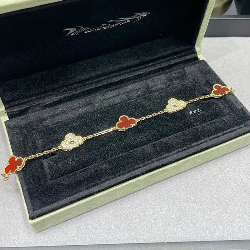 Unbranded Jewelry Clover Motif Chain Bracelet — Style 28