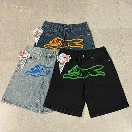 Unbranded Shorts Graphic-print denim product detail image 2